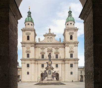 Salzburg, Durchgang, Platz, Westfassade, Dom, Domfassade, Bögen