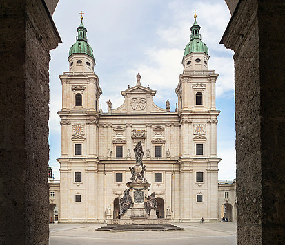Salzburg, Durchgang, Platz, Westfassade, Dom, Domfassade, Bögen